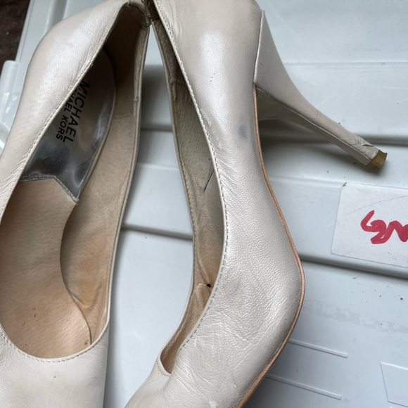 Michael Kors beige leather pumps size 8.5 in very used condition (sold as-is!) - Picture 5 of 14